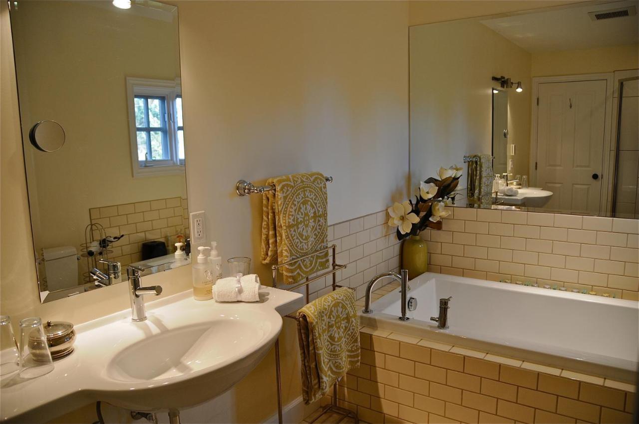 Wetherly Inn & Spa Ganges Buitenkant foto